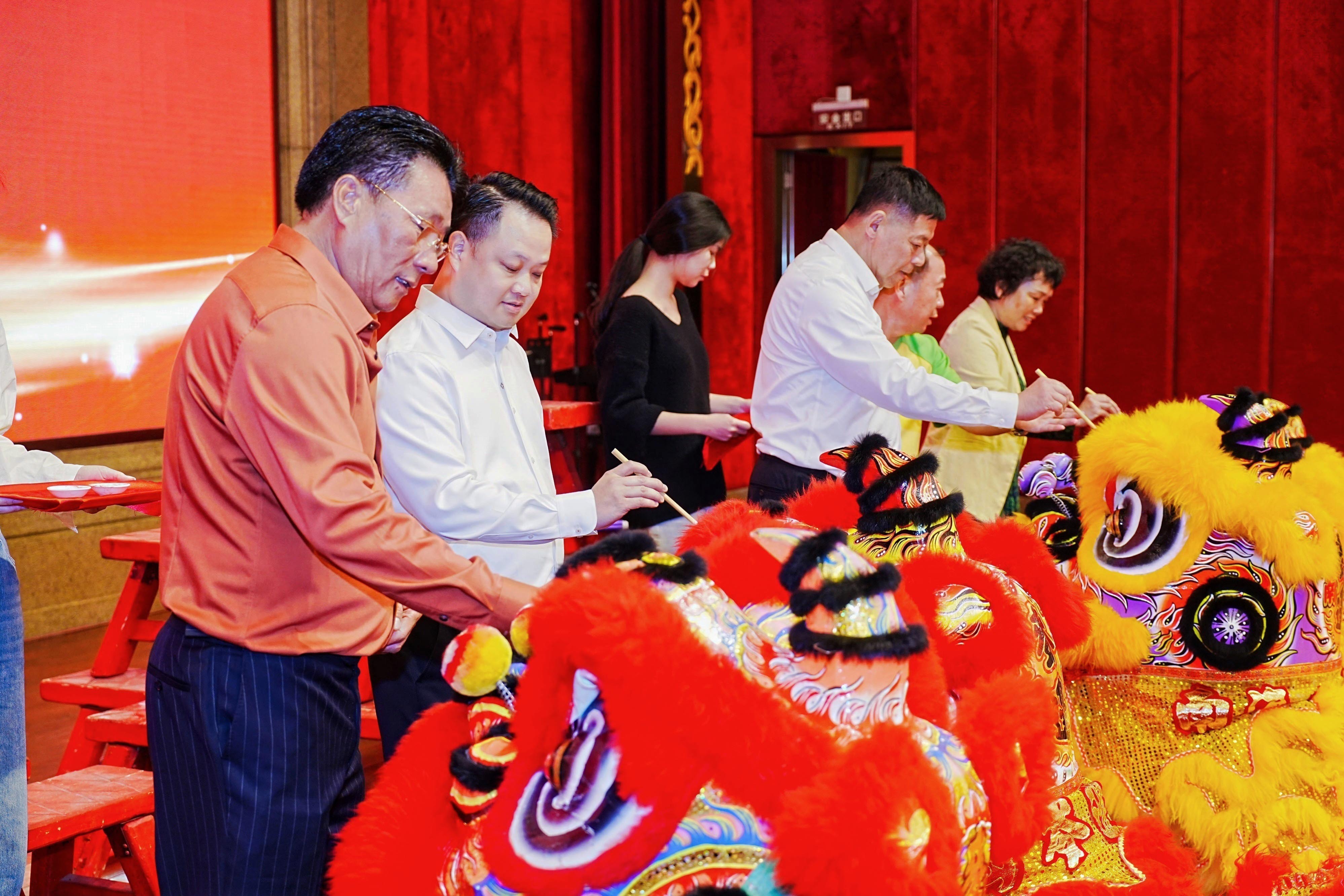 d2bb356784a3567114e843d54271251a.jpg 18.jpg