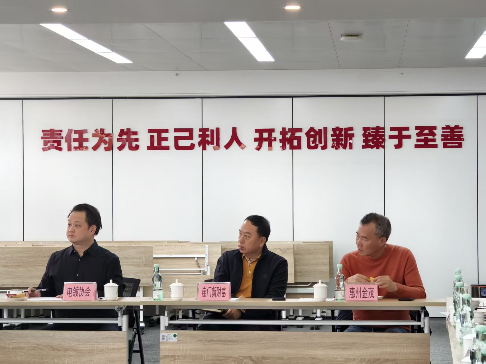 70eb5cc9577abfe864cf2a29a1fefc54.jpg 2.5.jpg