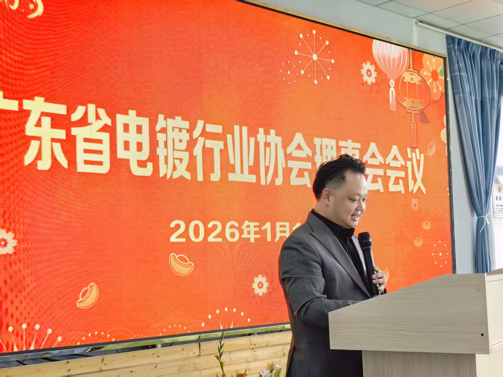 bfe0b726d53ed712f7a36d19fb09812e.jpg b18610aaec331b8a287a2c3a40de1821.jpg